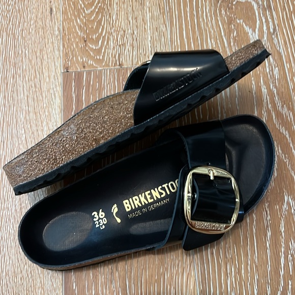Birkenstocks Madrid black with big gold buckle - Picture 4 of 5